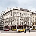 Centrooms House